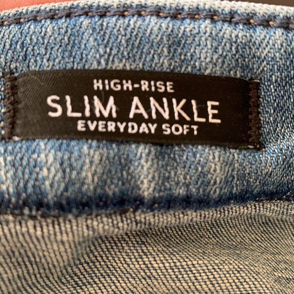 WHBM High Rise Slim Ankle Jeans - Picture 6 of 6